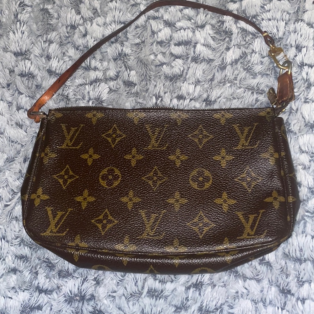 Authentic Louis Vuitton Monogram Pochette Vintage